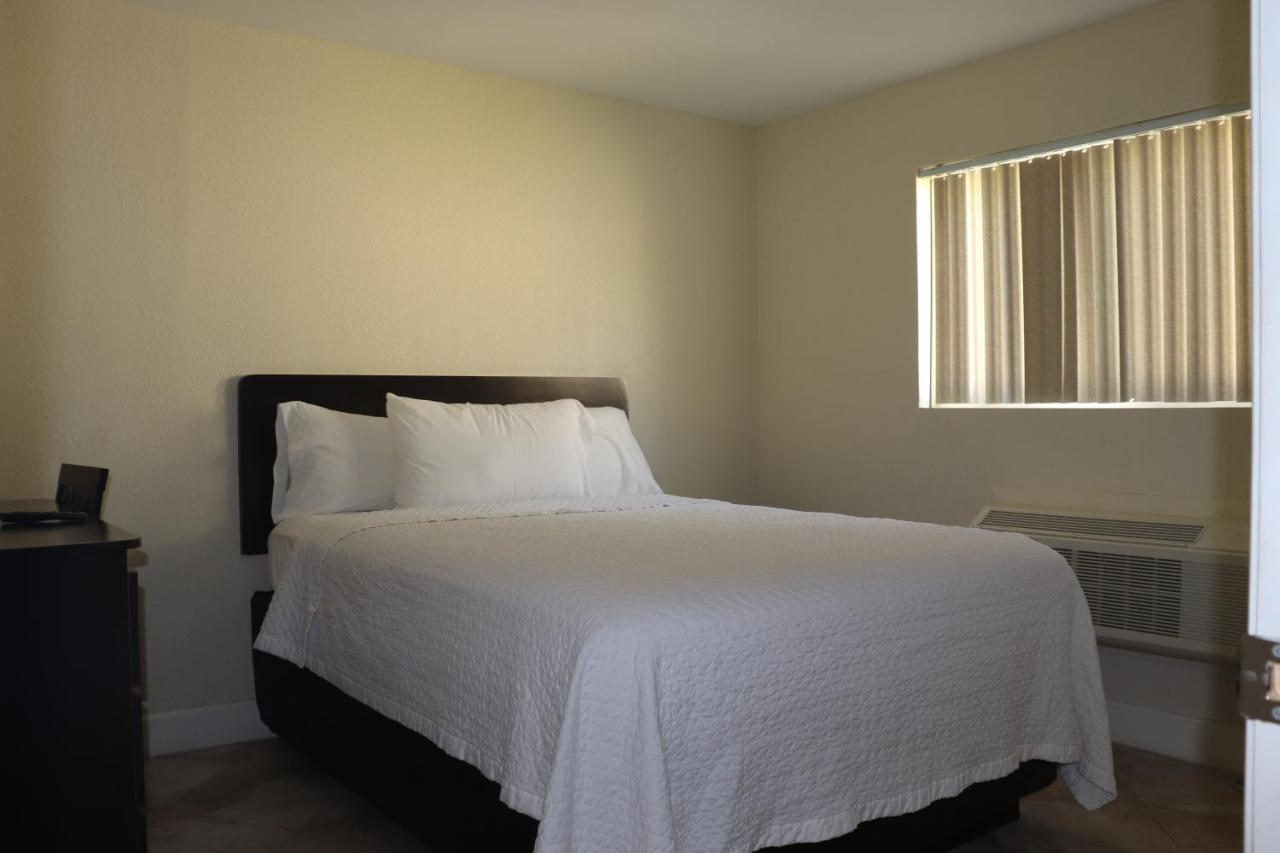 Curtis Inn & Suites Hollywood Esterno foto