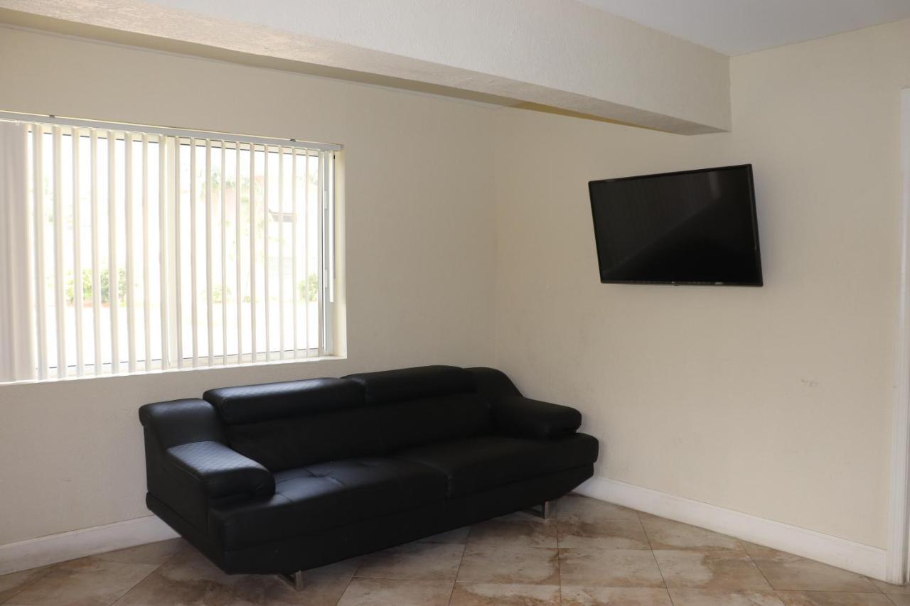 Curtis Inn & Suites Hollywood Esterno foto