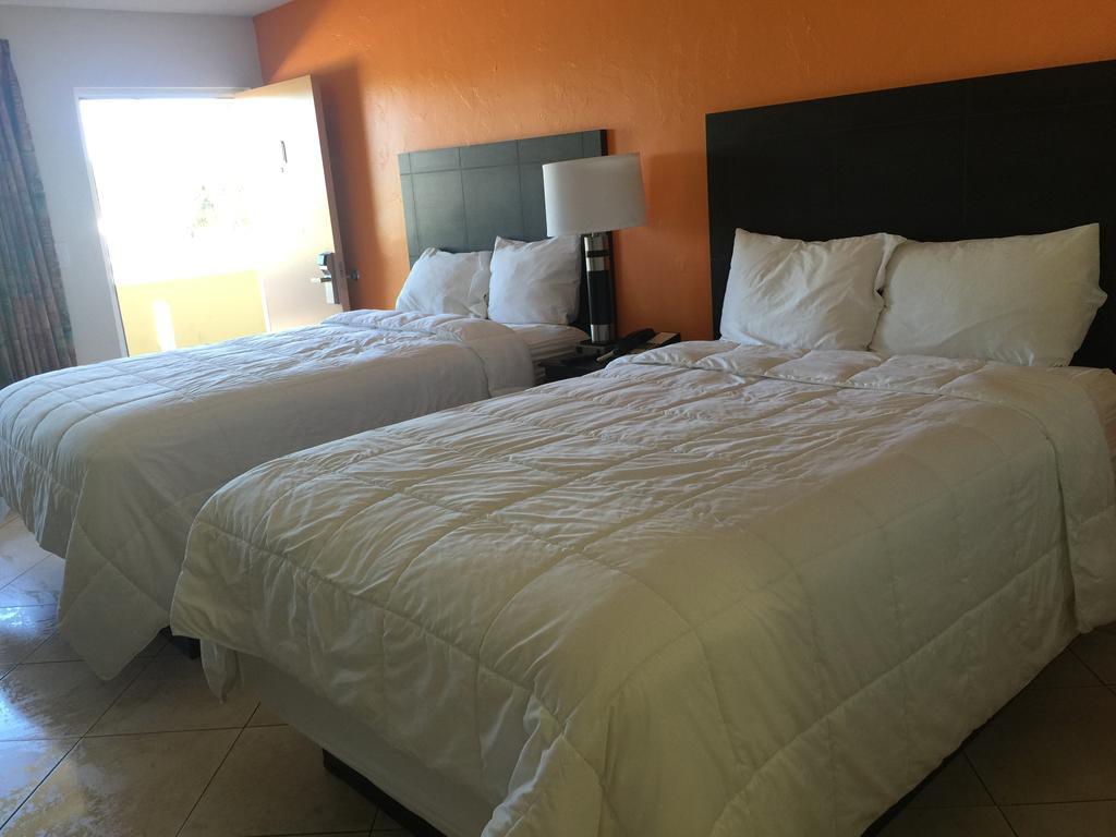 Curtis Inn & Suites Hollywood Esterno foto