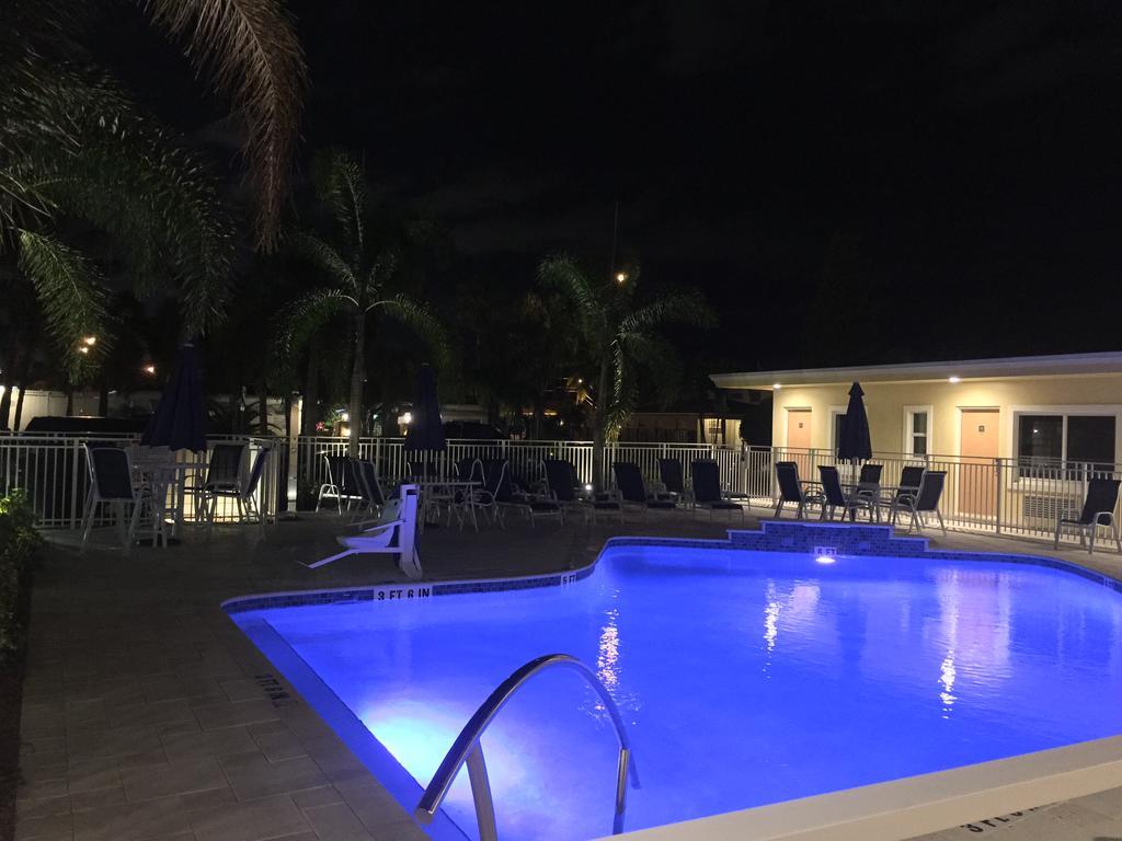 Curtis Inn & Suites Hollywood Esterno foto